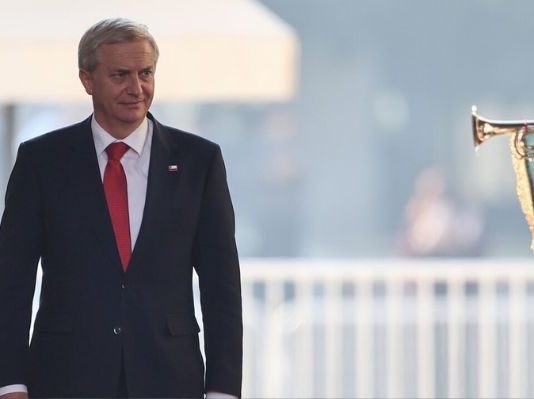 Criteria: Aprobación del Presidente Kast cae cuatro puntos y llega al 35%