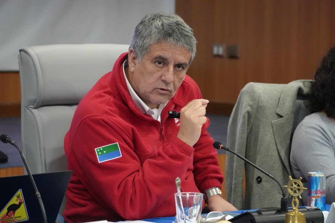 gobernador en sesion plenaria CORE (1)
