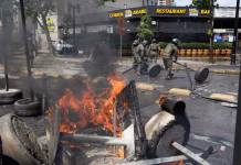 Barricadas, enfrentamientos y cortes de tránsito marcan protestas por el 18-O en el centro de Santiago