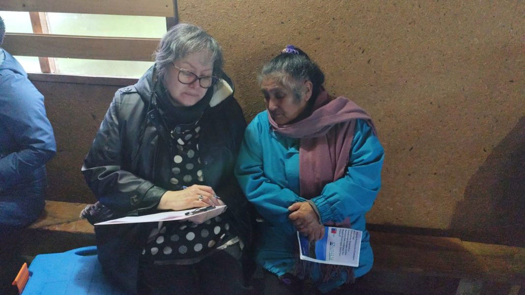 DOP realizando encuesta (1)