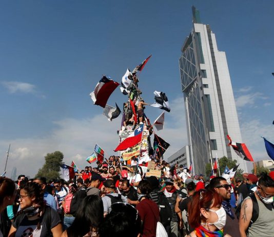 Encuesta Criteria a siete años del estallido social: 59% asegura que fue negativo para Chile