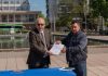 Municipio de Osorno realiza entrega de terreno a empresa que reparará juegos de agua de pileta de plaza de armas