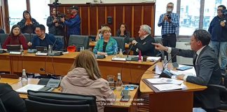 Edil acusó de «violencia política» a alcalde de Puerto Montt tras tenso concejo municipal